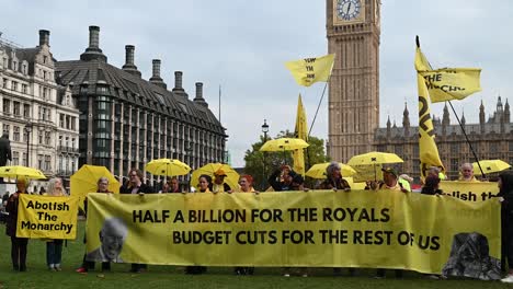 protest against the british monarchy and royal family budget
