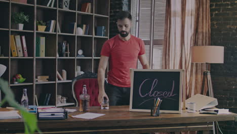 Businessman-taking-out-closed-board-and-putting-it-on-desk