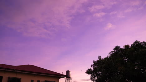 Lapso-De-Tiempo-De-Día-A-Noche-De-Cielo-Nublado