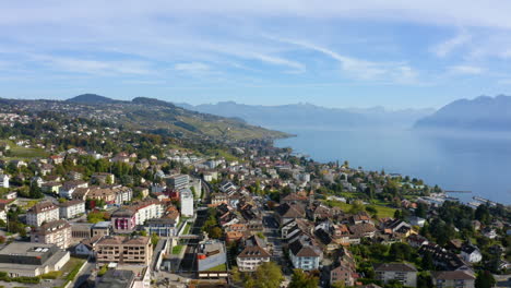 Gebäude-Am-Seeufer-In-Der-Stadt-Pully-In-Lavaux-oron,-Schweiz-Mit-Blick-Auf-Den-Genfer-See