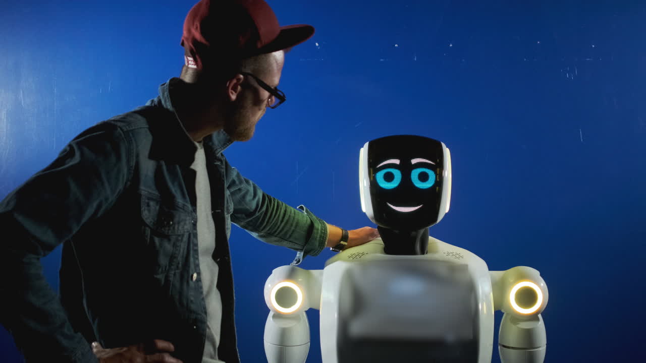 humano interactuando con un robot