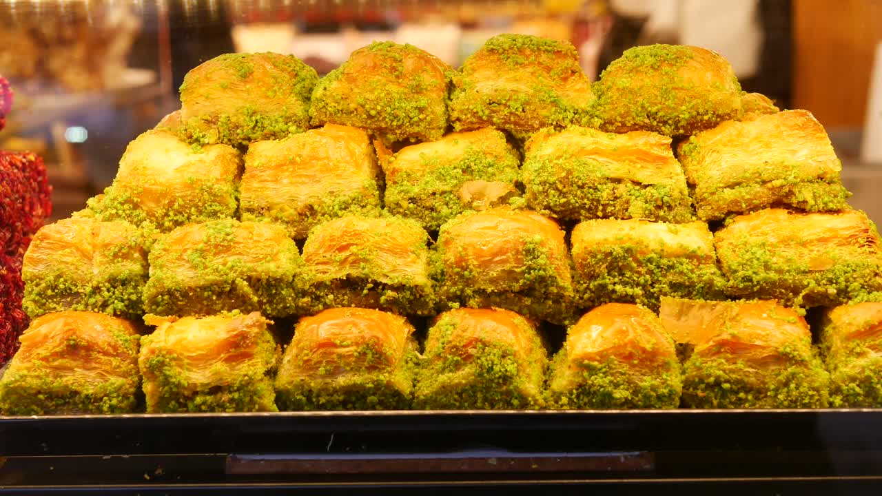 Fıstıklı Baklava: Lezzetli Bir Türk Tatlısı