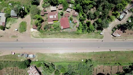 Vista-De-La-Ciudad-drone-Volando-En-La-Carretera-Del-Pequeño-Pueblo-Del-Parque-Nacional-De-Amboseli--loitokitok-Kenia