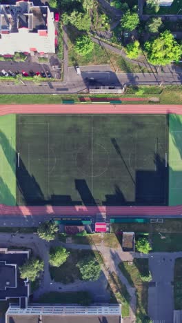estadio de fútbol en una pequeña ciudad de europa
