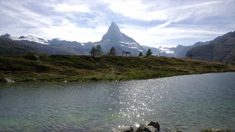 Timelapse-Matterhorn-with-alpine-lake,-Leisee,-Switzerland,-Europe