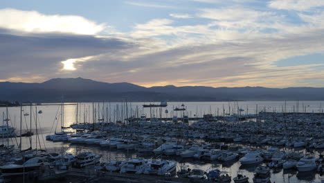 Liegeplätze-über-Der-Marina-Im-Fischerhafen-Von-Ajaccio-Tino-Rossi-Bei-Sonnenaufgang-In-Frankreich