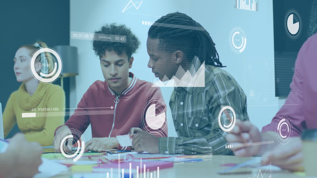 animación de gráficos de procesamiento de datos sobre diversos colegas masculinos hablando en una reunión casual de oficina