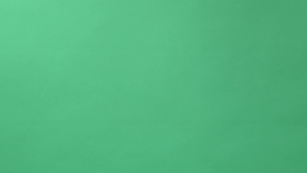 manos haciendo algunas figuras simbólicas en la llave de croma verde