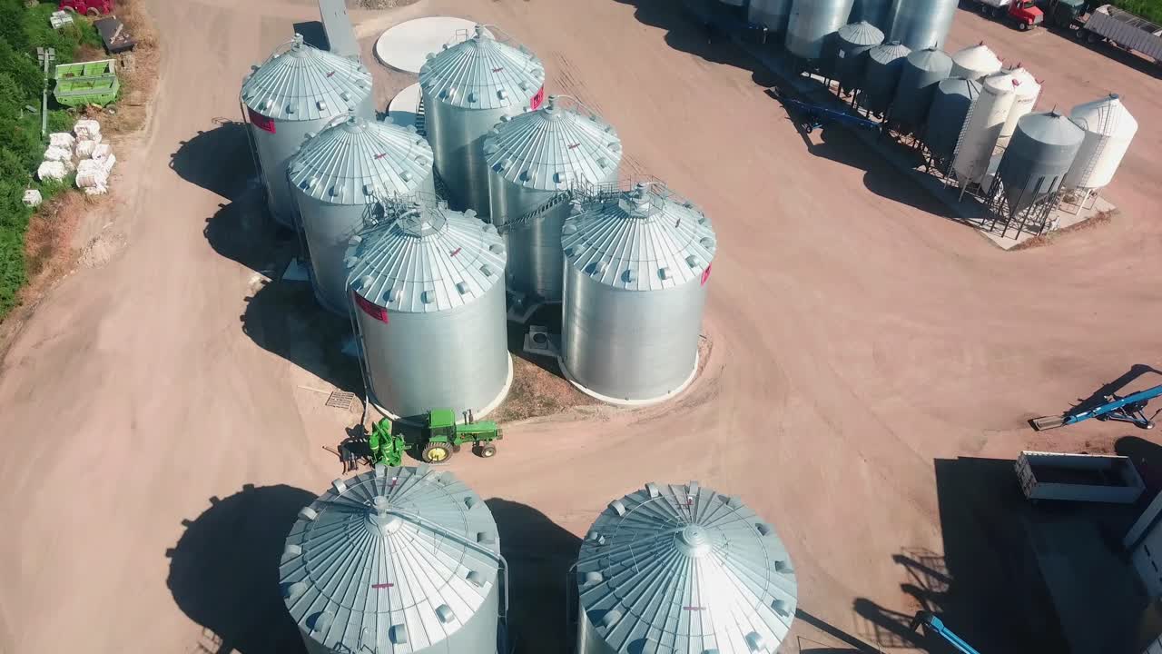 vista aérea de drones de una agroindustria que exporta semillas de cobertura en todo el mundo ubicada en nebraska usa-1