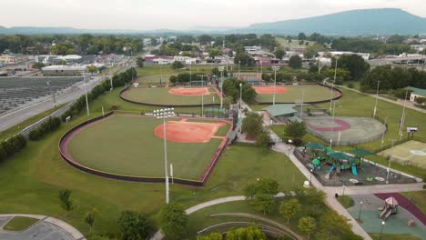 campos de pelota del parque warner, chattanooga, tennessee, vista aérea desde un dron