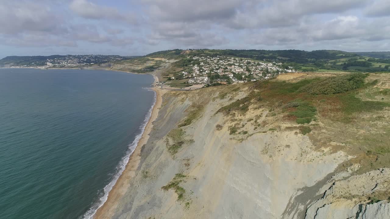 acantilados en el lado este de charmouth en la costa jurásica