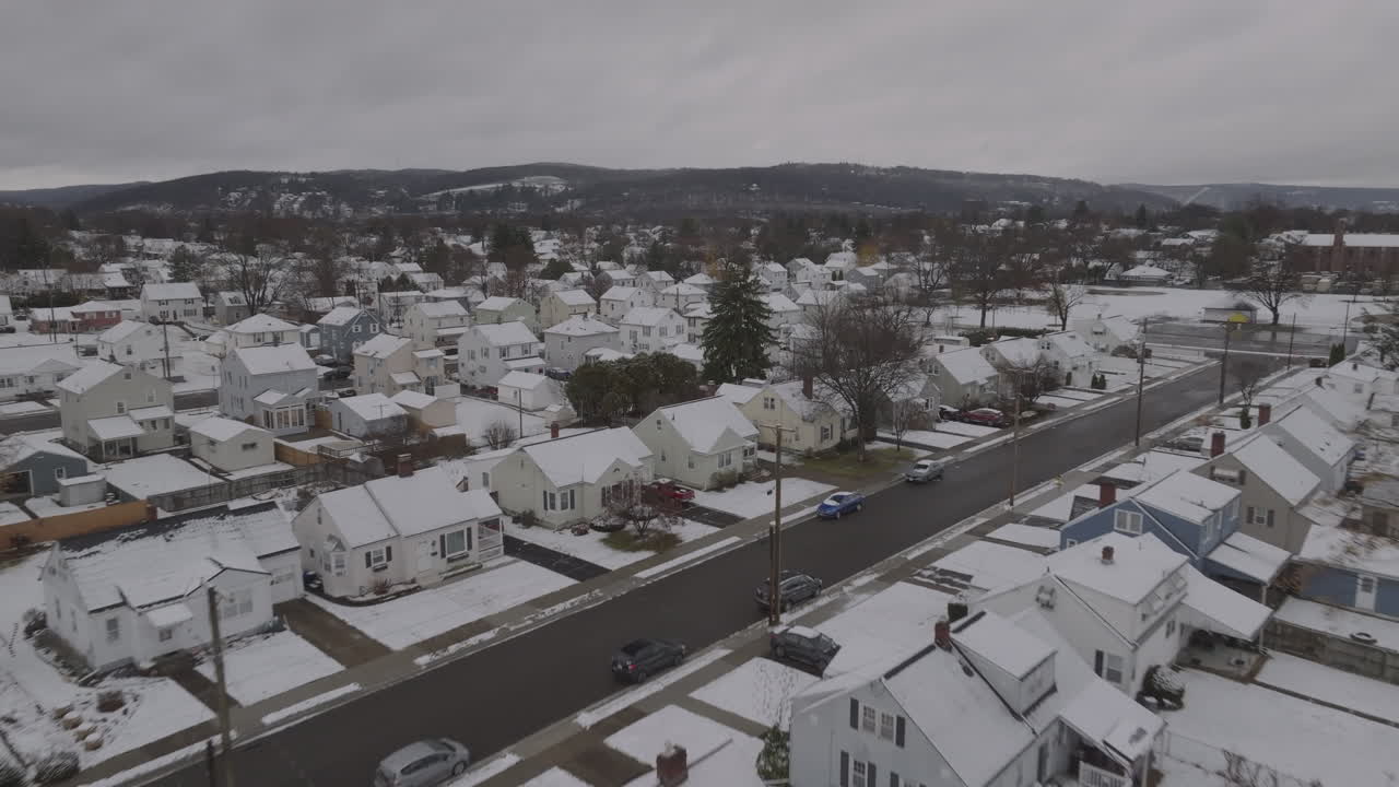 뉴욕의 빙엄턴에 있는 집들의 공중 풍경, 겨울날 웨스트엔드에서 찍은 사진.