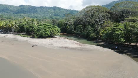 Luftaufnahmen-Von-Einem-Wunderschönen-Strand-In-Costa-Rica-In-Mittelamerika