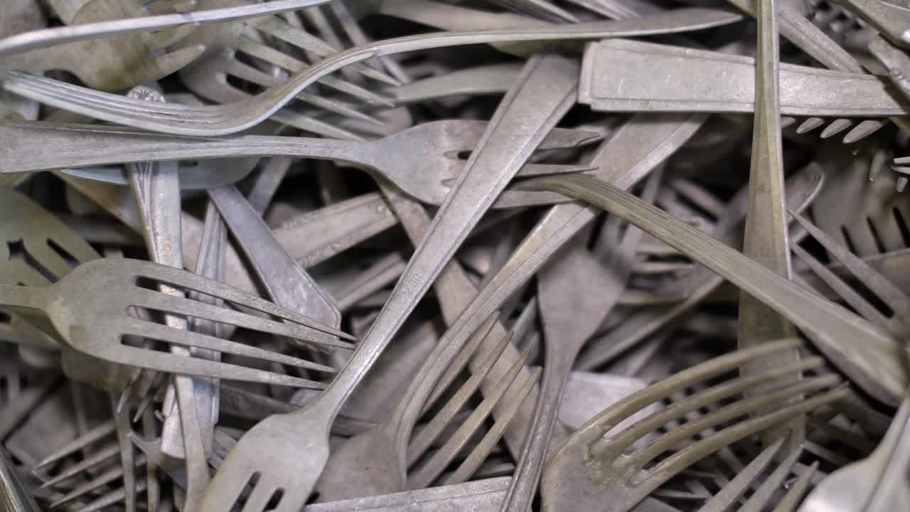 빈티지 포크, 주방 칼붙이 클로즈업, 오래된 변색 덮힌 플랫웨어 배경