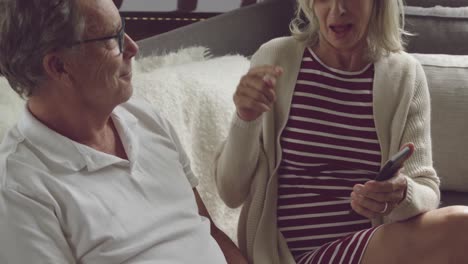 pareja de ancianos en el hogar