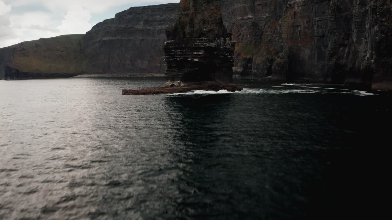 acantilados de moher branaunmore sobrevuelo aéreo cercano