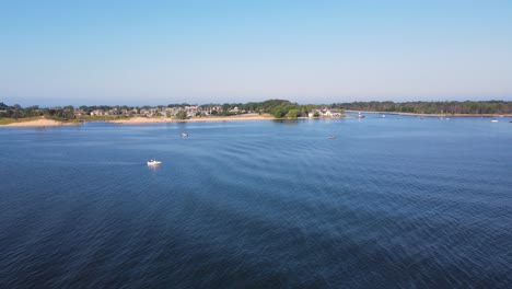 Hermosas-Olas-En-El-Lago-Muskegon-En-El-Verano-Del-Lago