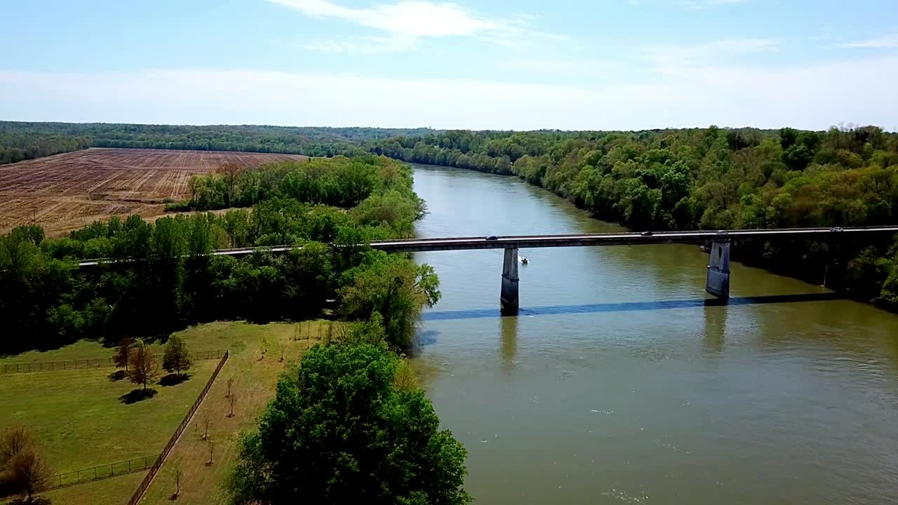 Il ponte che porta a Palmyra, TN