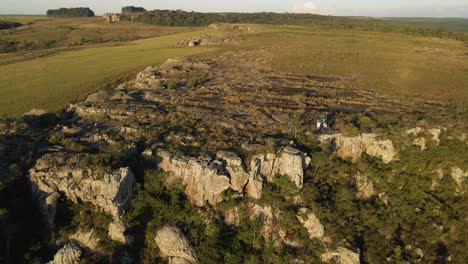 Ruprestrian-fields-with-sandstone-outcrops,-aerial-view