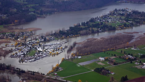 Vista-Aérea-De-Abbotsford-En-Bc,-Canadá-Sumergido-En-Aguas-Catastróficas-Después-De-Una-Fuerte-Tormenta