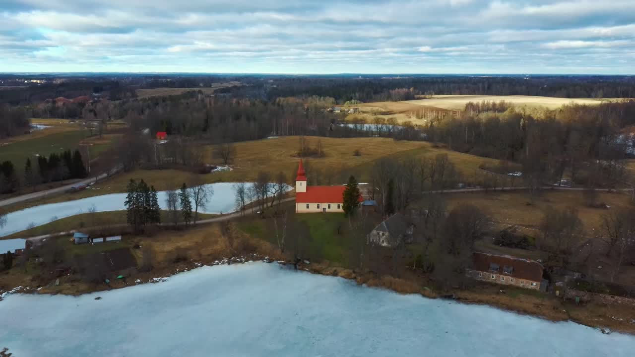 위에서 라트비아 공중 촬영에서 araisi 호수 성