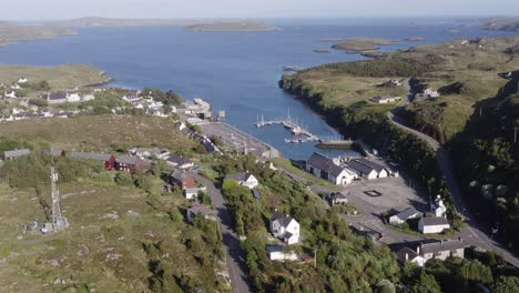 Drone-shot-of-the-village-of-Tarbert,-featuring-the-Isle-of-Harris-Distillery