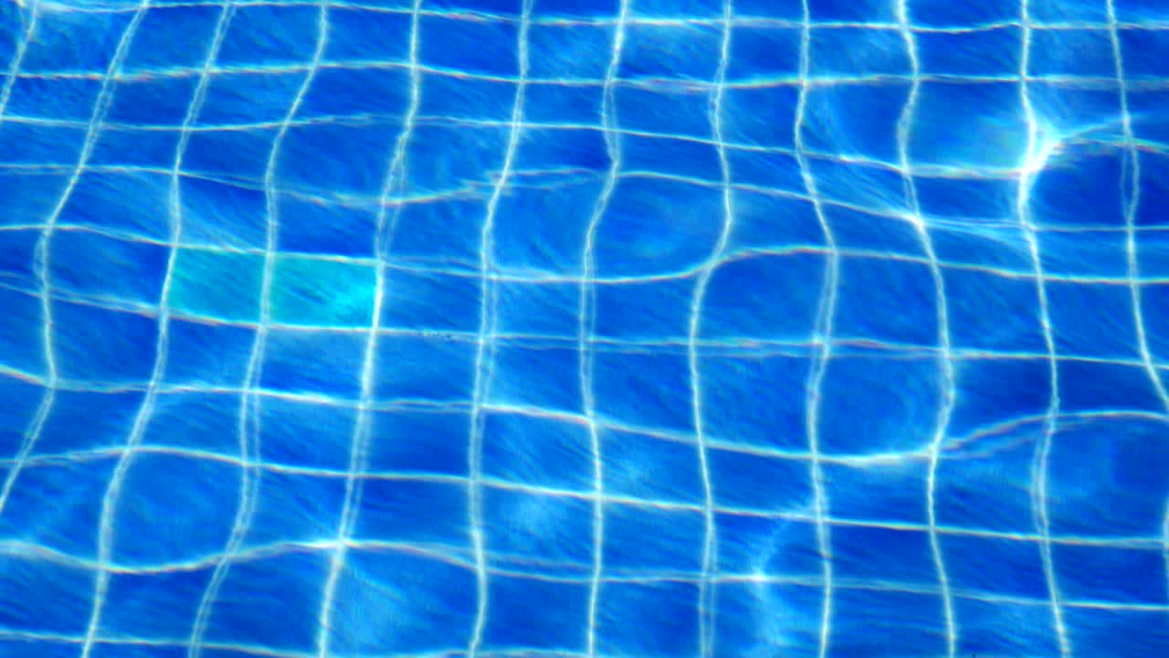 farbenfrohe abstract der wasseroberfläche im schwimmbad