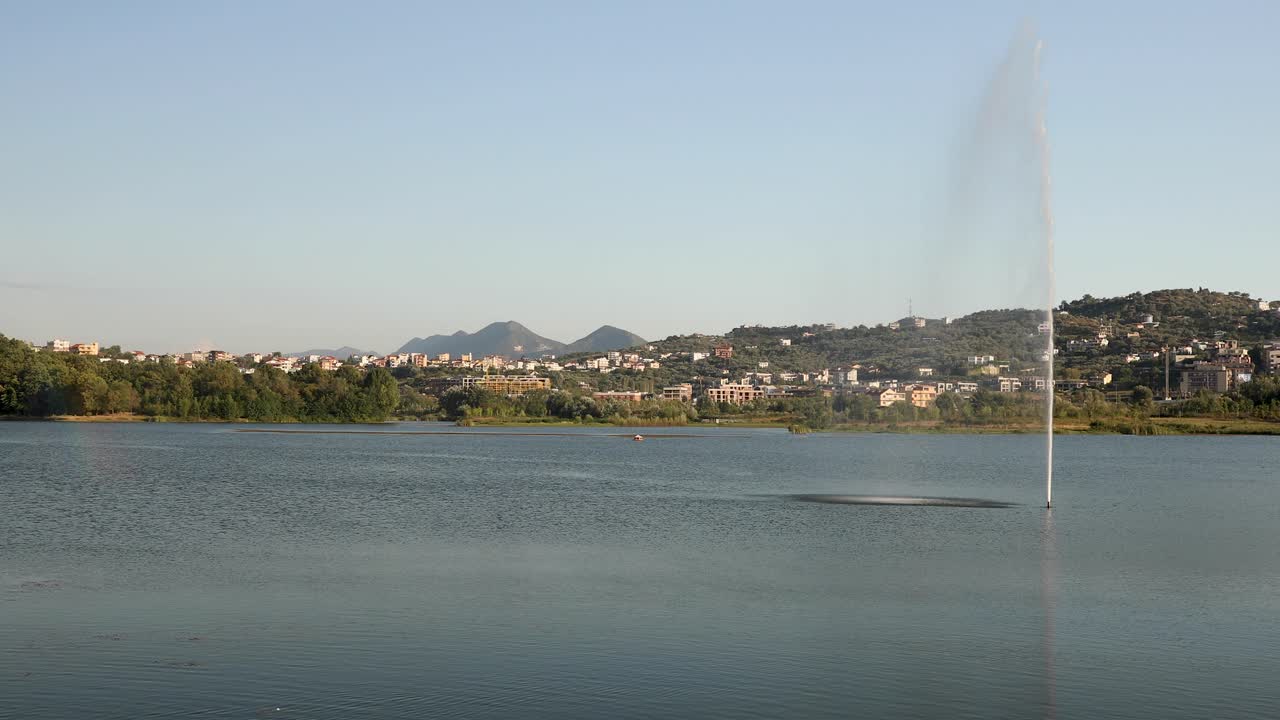 호수 전망, 호수의 분수