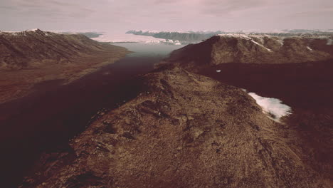 Vista-Panorámica-De-Drones-Aéreos-De-Las-Montañas-En-Islandia