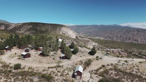 Wooden-houses-in-mountain-landscape-in-Amaicha-del-Valle,-Argentina