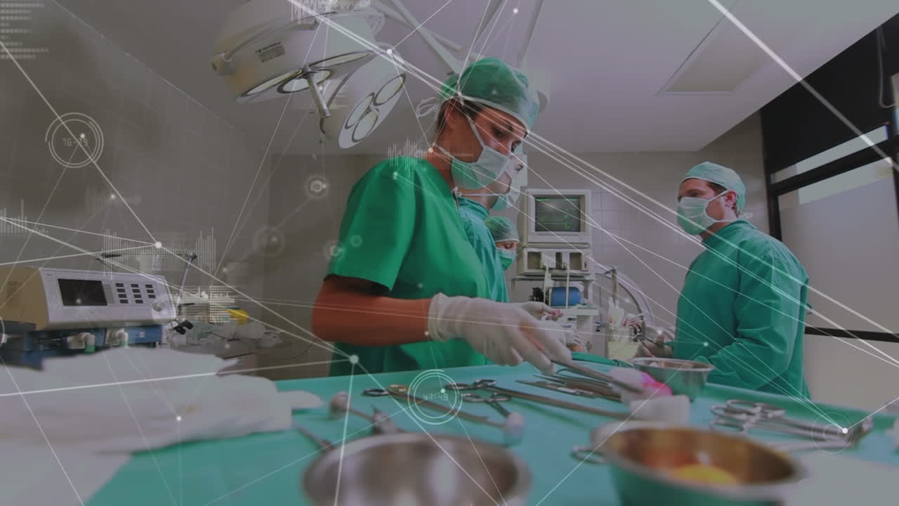 red de conexiones contra un grupo de cirujanos que realizan una operación en la sala de operaciones