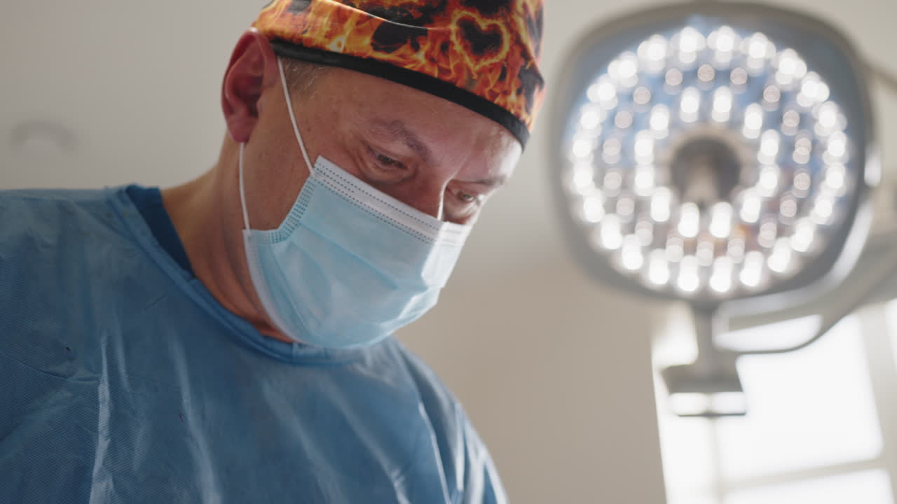 cirujano en quirófano