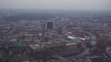 Vista-Aérea-Del-Centro-De-Berlín-En-Un-Día-Nublado-De-Invierno