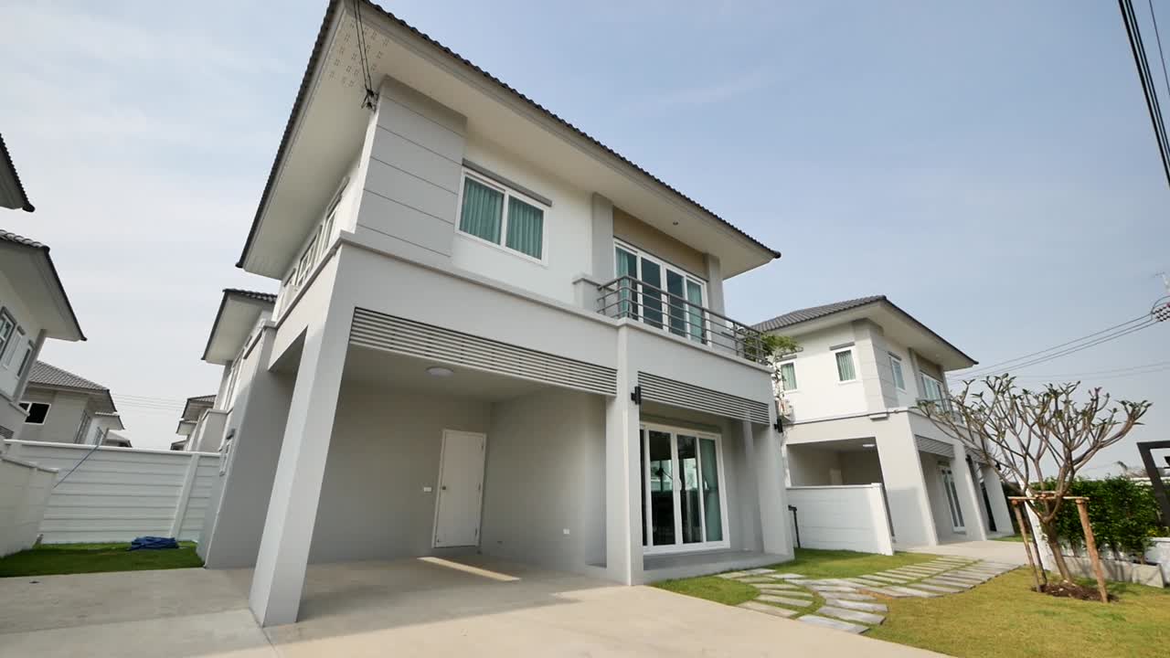 design exterior de casa vazia branca moderna