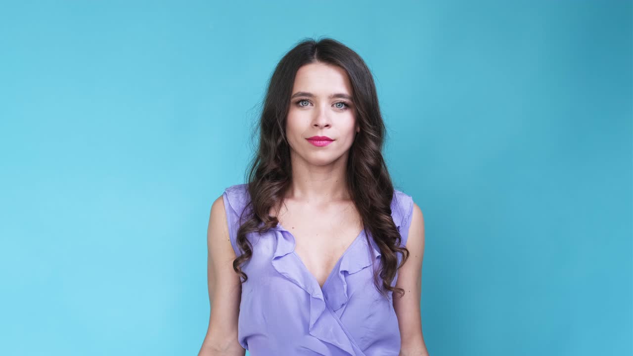 평온하게 명상하는 여성 메메 표정 예다