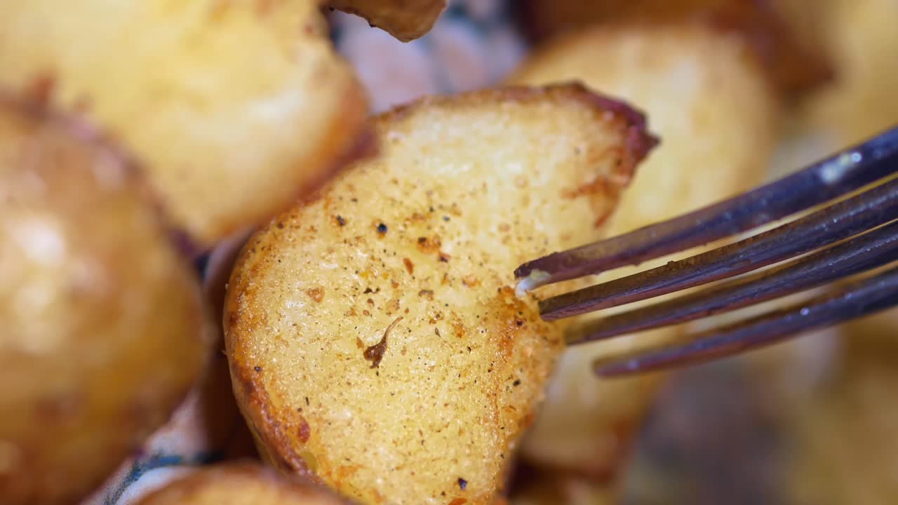 Crispy Potato Wedges with Fork