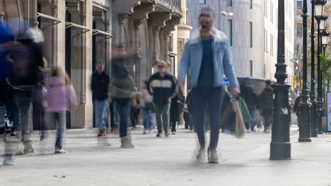 fast rush of christams shoppers in barcelona