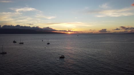 toma en movimiento de la puesta de sol en hawaii