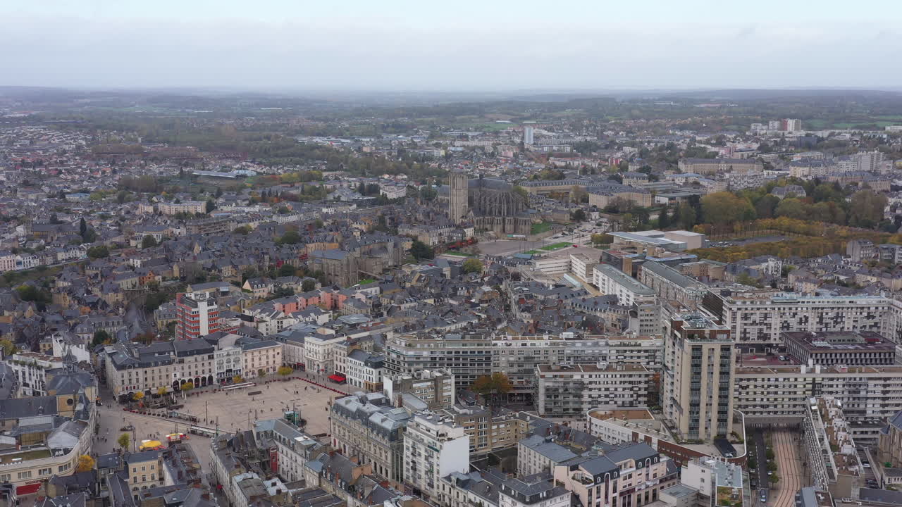 plaza de la república le mans vista aérea centro de la ciudad con edificios capilla