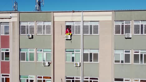 Santa-exiting-a-window-of-a-hospital