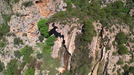 tufos, formación cárstica debida a la acción del agua en el suelo, vista aérea