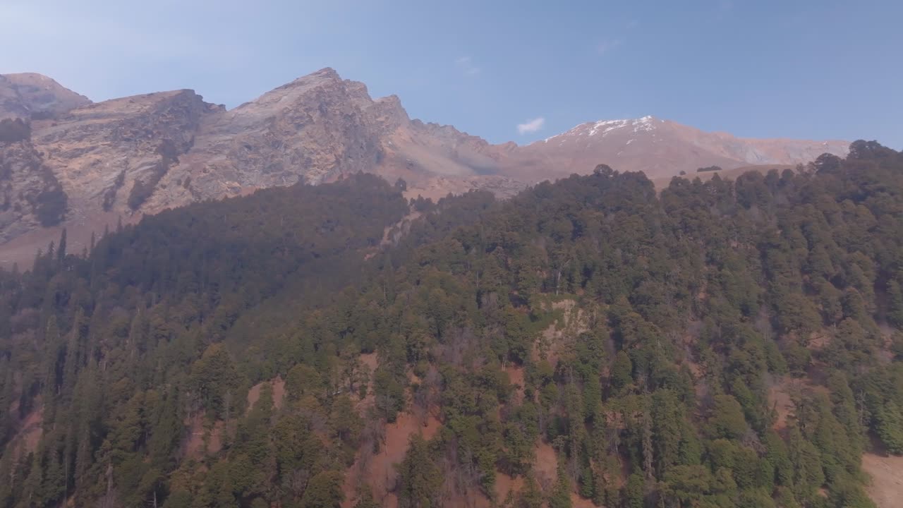 imágenes de lahaul, el valle de spiti que muestran los colores de los viñedos de las montañas congeladas del himalaya