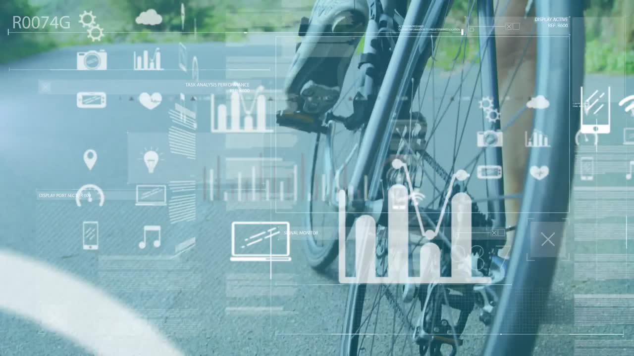 animación del procesamiento de datos sobre una mujer caucásica montando en bicicleta