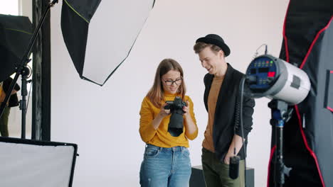 photographer teaching photography