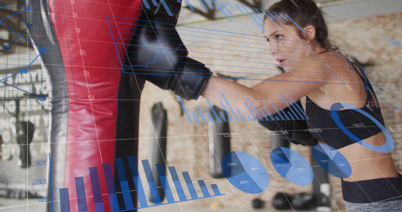 Pugilatrice che sposta il peso, si avvicina e colpisce un sacco da boxe, mentre grafici blu tracciano le metriche.