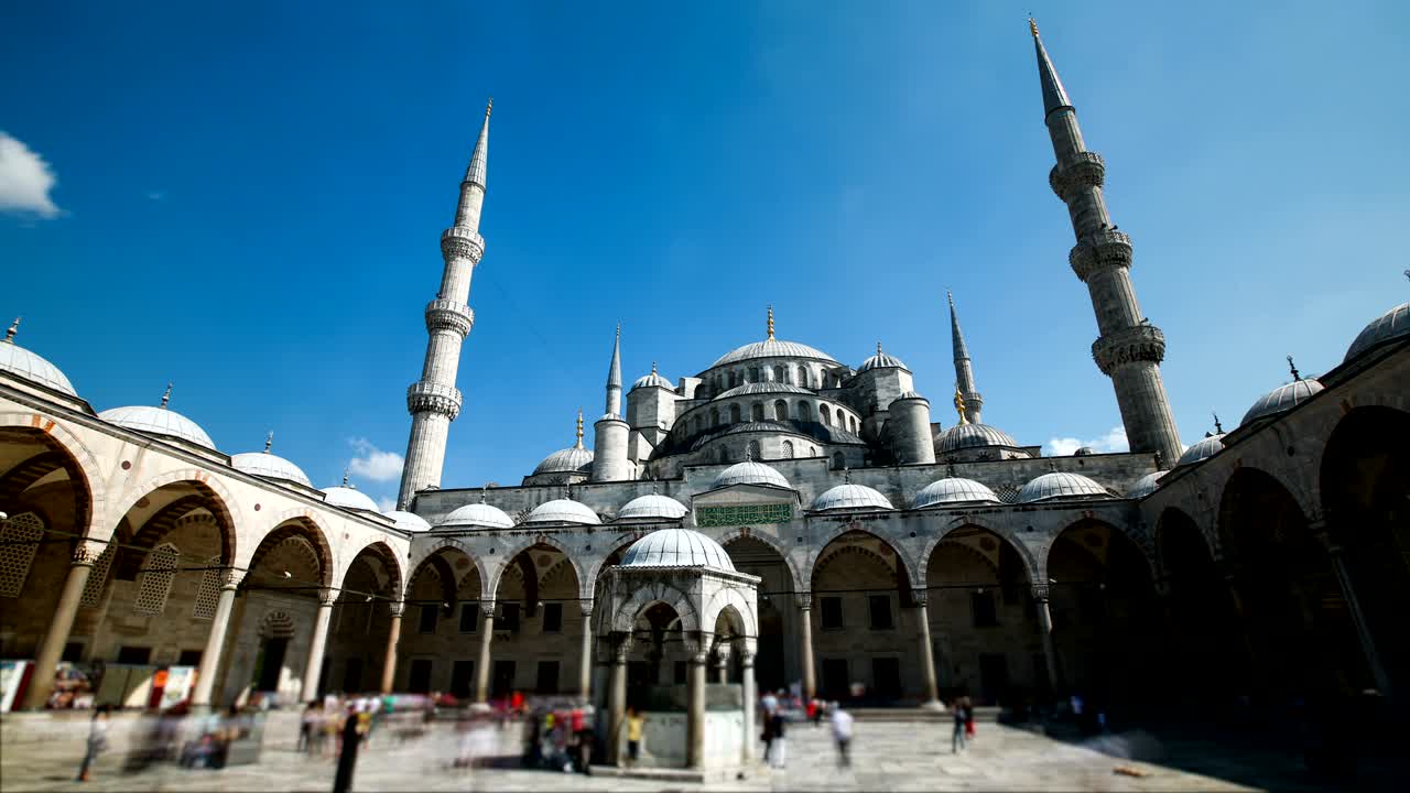 timelapse de la mezquita azul o sultanahmet al aire libre en la ciudad de estambul en turquía