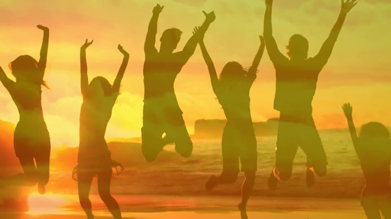 오렌지색 구름과 함께 바 ⁇ 가에서 재미있게 점프하는 친구들의 그룹의 애니메이션.