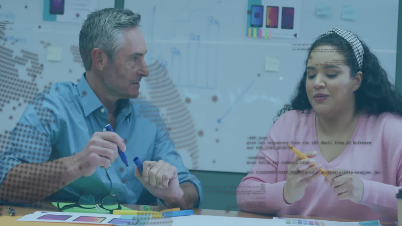 animación del procesamiento de datos sobre diversas personas de negocios en la oficina