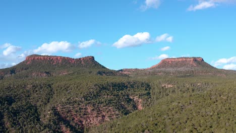 Drone-aerial-wide-shot-of-Bears-Ears-peaks-in-Bears-Ears-National-Monument,-Utah