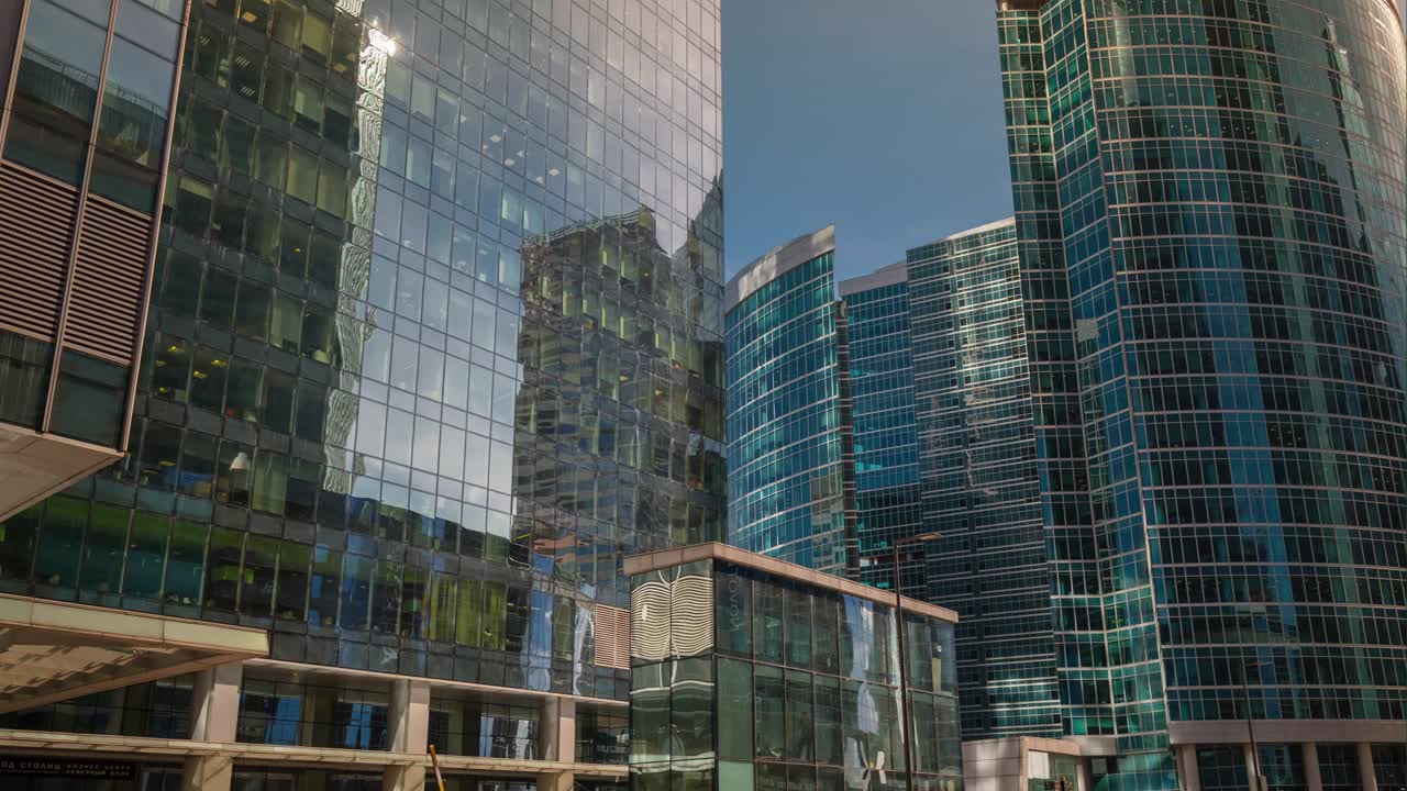 día soleado moscow ciudad moderna rascacielos plaza panorama 4k lapso de tiempo rusia